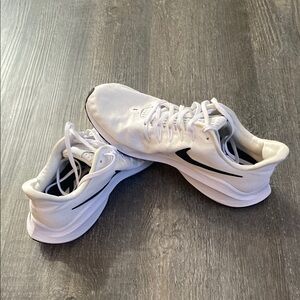 Nike Women’s React Zoom CW9068-100. Size 9